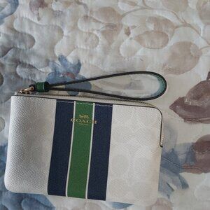 *** LOW START **** NWT Coach Corner Zip Wristlet